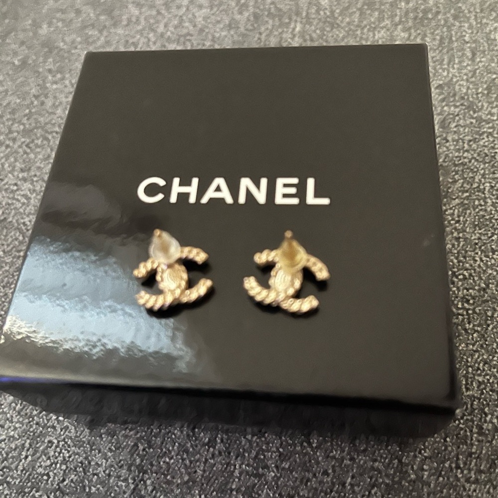 Chanel stud earrings - Picture 7 of 7
